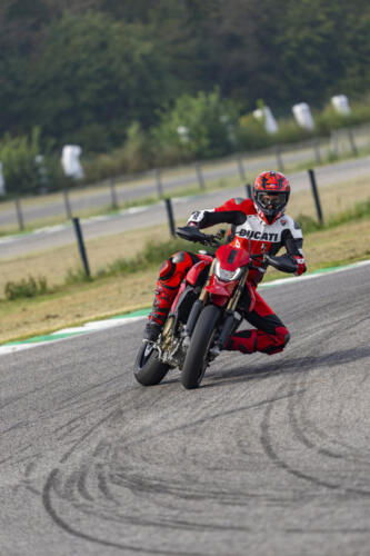 Ducati Hypermotard 698 Mono (14)