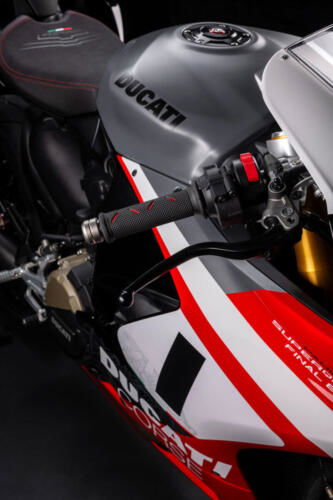 Ducati Panigale V2 Superquadro Final Edition (18)