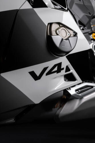 Ducati Panigale V4 Tricolore - 2025 (47)