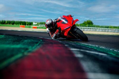 Ducati Panigale V4S - 2025 (15)