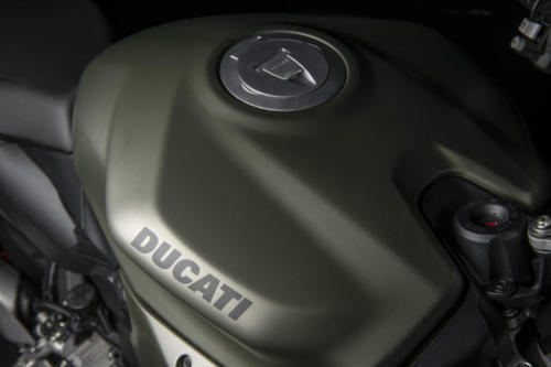 Ducati Streetfighter V2 Storm Green (18)