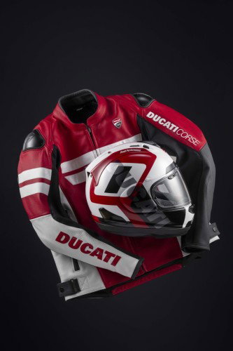 Ducati Corse Lederjacke und Arai Helm in Rot-Weiss-Schwarz – Ducati Superleggera V4 Centenario 2027 Bekleidungskollektion