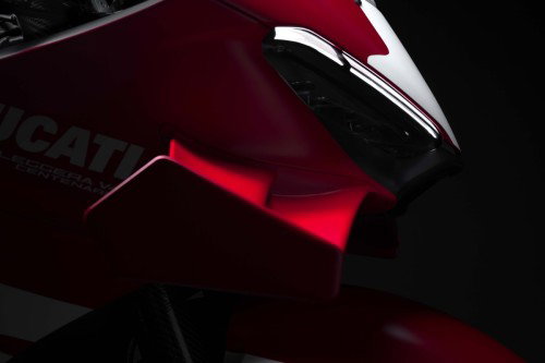 Ducati Superleggera V4 Centenario 2027 Frontverkleidung schraeg links mit Scheinwerfer Winglet und Centenario Schriftzug