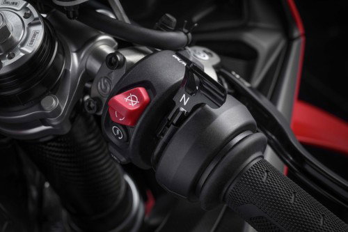 Ducati Superleggera V4 Centenario 2027 linker Lenkerschalter mit roten Tastern und Brembo Bremspumpe
