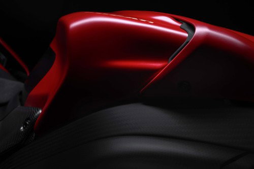 Ducati Superleggera V4 Centenario 2027 Tank- und Heckbereich mit Sitzbank und roter Tankverkleidung