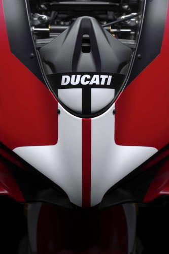Ducati Superleggera V4 Centenario 2027 Ducati Logo auf Windschild mit Carbon-Airbox und rot-weissen Streifen von oben