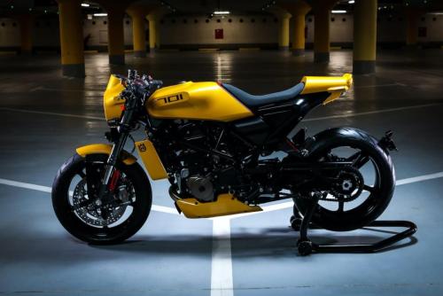 GRMoto Yellow Arrow _ Husqvarna 701 Custom (1)