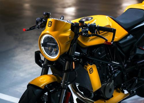 GRMoto Yellow Arrow _ Husqvarna 701 Custom (4)