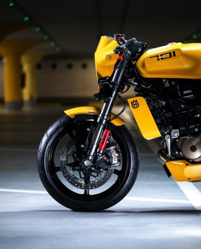 GRMoto Yellow Arrow _ Husqvarna 701 Custom (6)