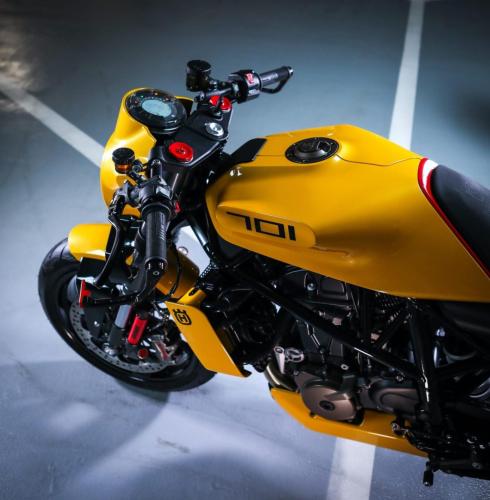GRMoto Yellow Arrow _ Husqvarna 701 Custom (7)