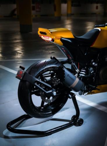 GRMoto Yellow Arrow _ Husqvarna 701 Custom (8)