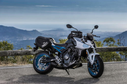 GSX800RQM3_accessories_action_1