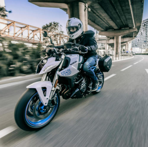 GSX800RQM3_accessories_action_11