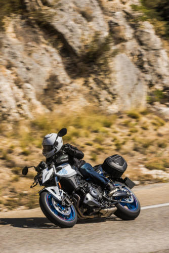 GSX800RQM3_accessories_action_14