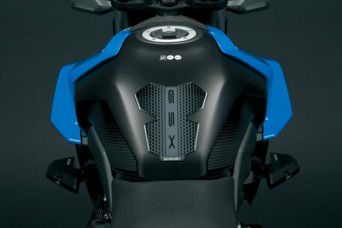 GSX800RQM3_accessories_fuel_tank_pad