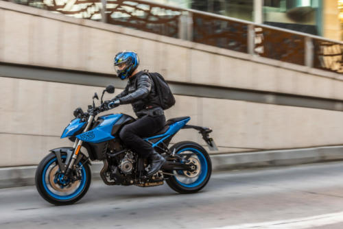 GSX800RQM3_action_5