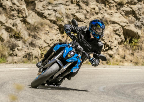 GSX800RQM3_action_54