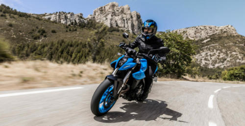 GSX800RQM3_action_81