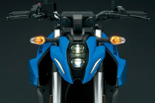 GSX800RQM3_head_light_high