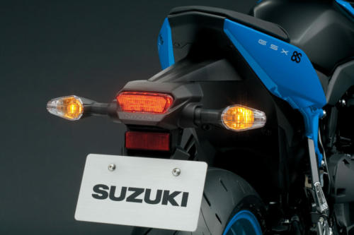 GSX800RQM3_rear_ocmbination_light_on