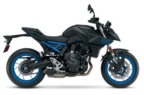 GSX800RQM4_YKV_right_1