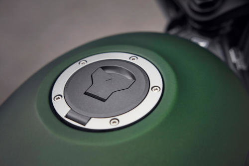 23YM CL500