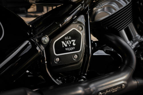 Indian Motorcycles u Jack Daniels Limited Edition Chief Bobber Dark Horse (10)