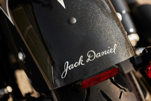 Indian Motorcycles u Jack Daniels Limited Edition Chief Bobber Dark Horse (16)