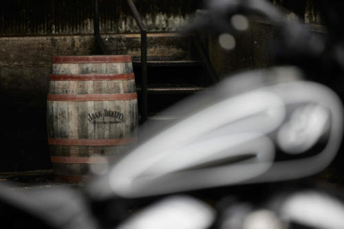 Indian Motorcycles u Jack Daniels Limited Edition Chief Bobber Dark Horse (3)