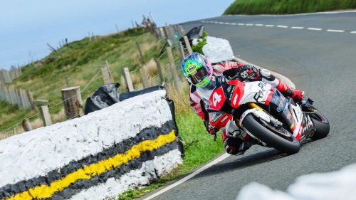Jamie Coward auf der Rapid Honda in Schräglage am Mountain Course – Isle of Man TT 2026 letzter Qualifying-Tag