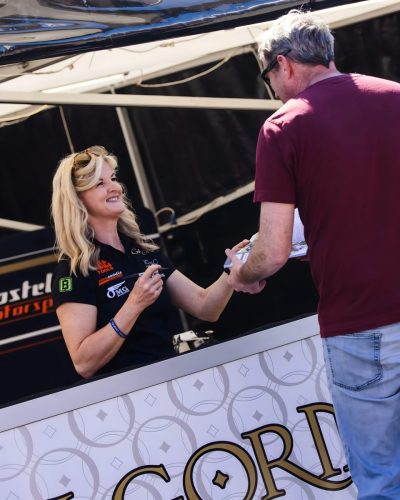 IoMTT-Paddock-Isle-of-Man-2026_Fan-Interaktion_Autogrammstunde_01