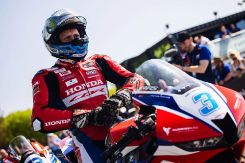 Dean Harrison mit Startnummer 3 auf der Honda im Startbereich – Isle of Man TT 2026 Qualifying