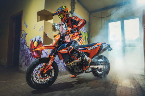 KTM 690 SMC R - 2023 MotorcyclesNews (13)