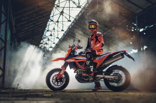 KTM 690 SMC R - 2023 MotorcyclesNews (16)