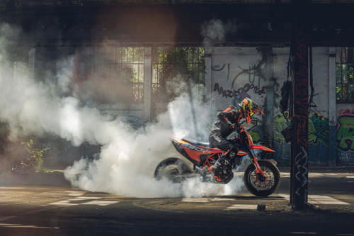 KTM 690 SMC R - 2023 MotorcyclesNews (17)