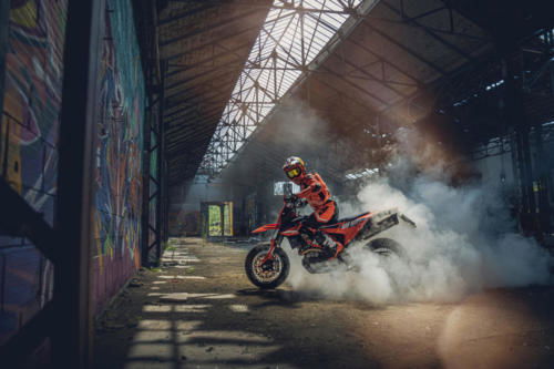 KTM 690 SMC R - 2023 MotorcyclesNews (19)