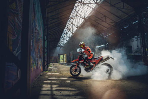 KTM 690 SMC R - 2023 MotorcyclesNews (20)