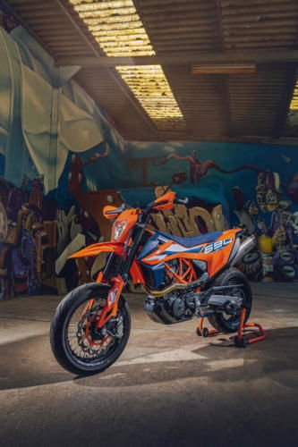 KTM 690 SMC R - 2023 MotorcyclesNews (21)