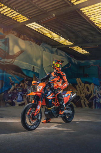 KTM 690 SMC R - 2023 MotorcyclesNews (24)