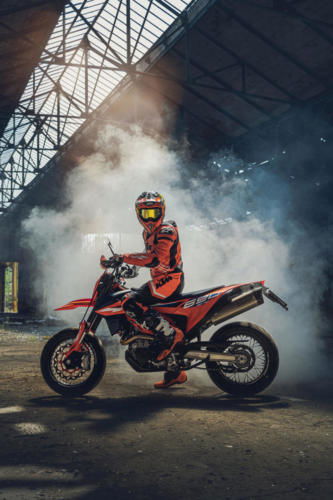 KTM 690 SMC R - 2023 MotorcyclesNews (29)