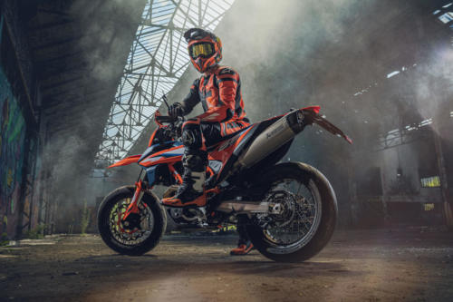 KTM 690 SMC R - 2023 MotorcyclesNews (31)