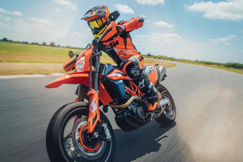 KTM 690 SMC R - 2023 MotorcyclesNews (4)