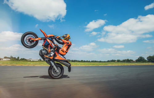 KTM 690 SMC R - 2023 MotorcyclesNews (6)