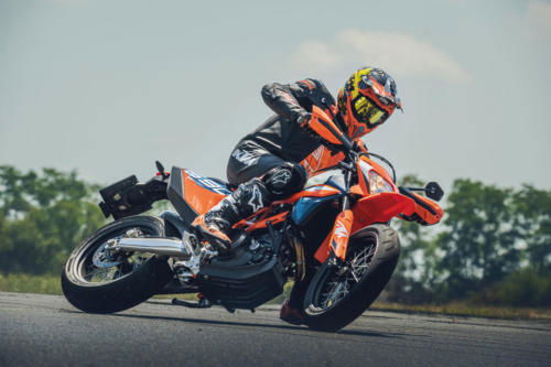 KTM 690 SMC R - 2023 MotorcyclesNews (9)