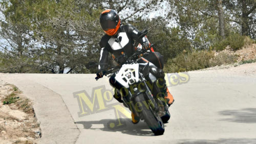 KTM 990 Duke - 2024 Erlkönig (1)