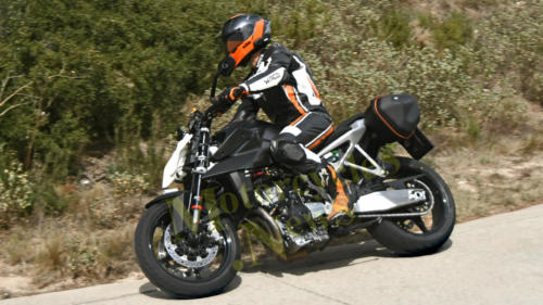 KTM 990 Duke - 2024 Erlkönig (3)