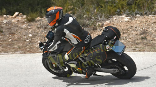 KTM 990 Duke - 2024 Erlkönig (7)