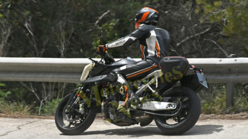 KTM 990 Duke - 2024 Erlkönig (8)