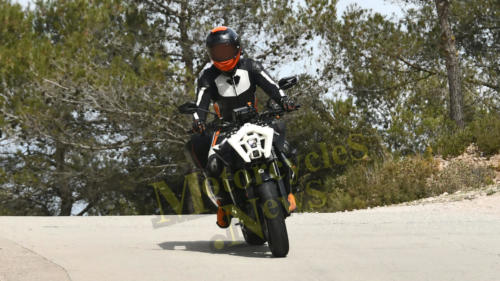 KTM 990 Duke - 2024 Erlkönig (9)