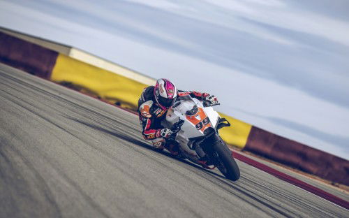 KTM-990-RC-R-Track-2026_Action_02